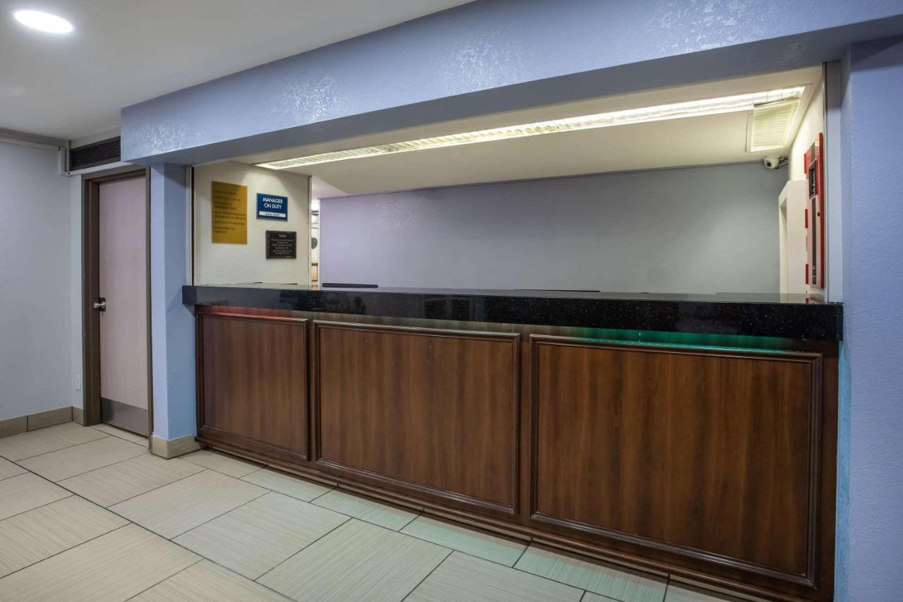 Travelodge By Wyndham Fort Wayne North Buitenkant foto