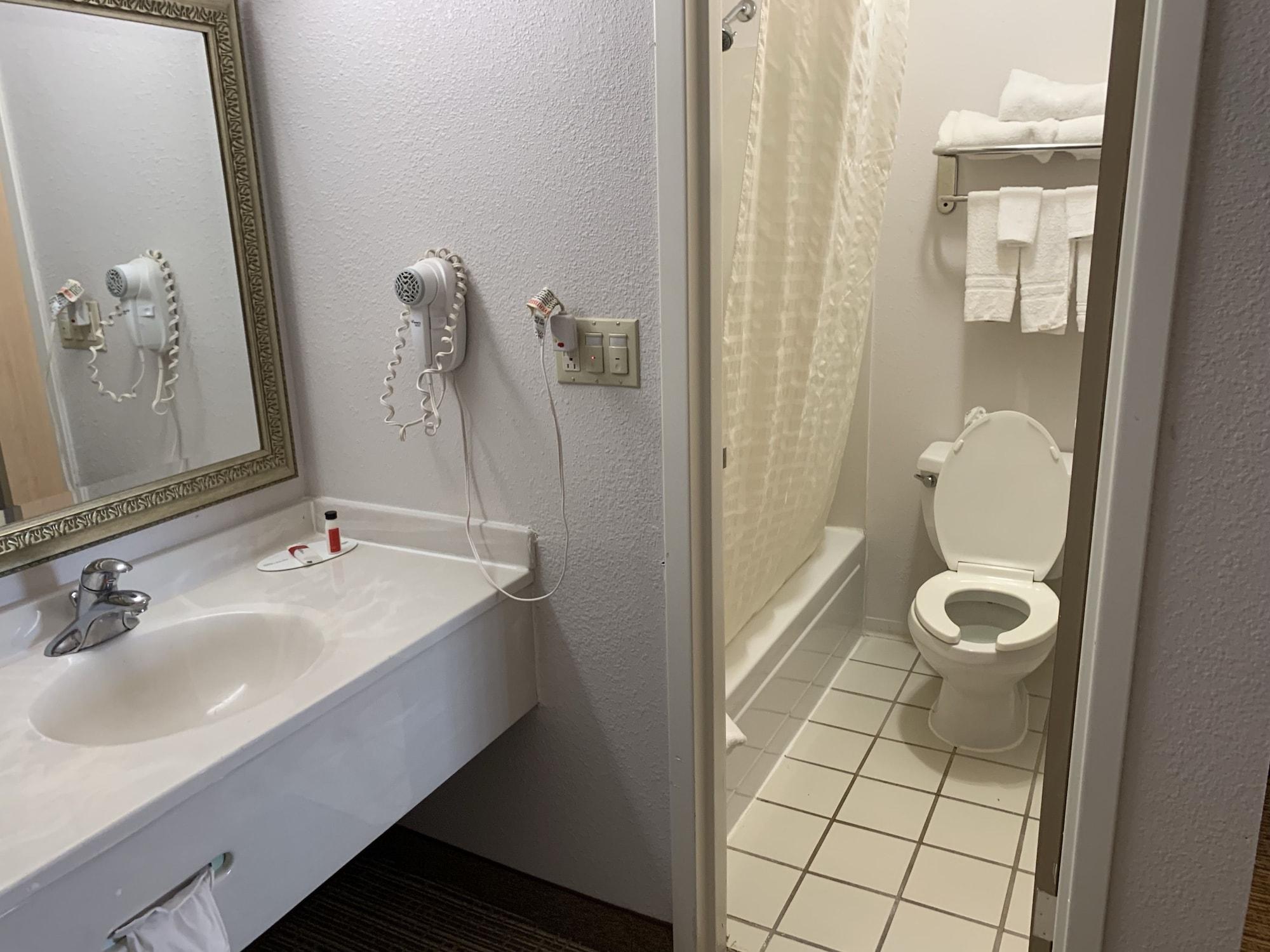 Travelodge By Wyndham Fort Wayne North Buitenkant foto
