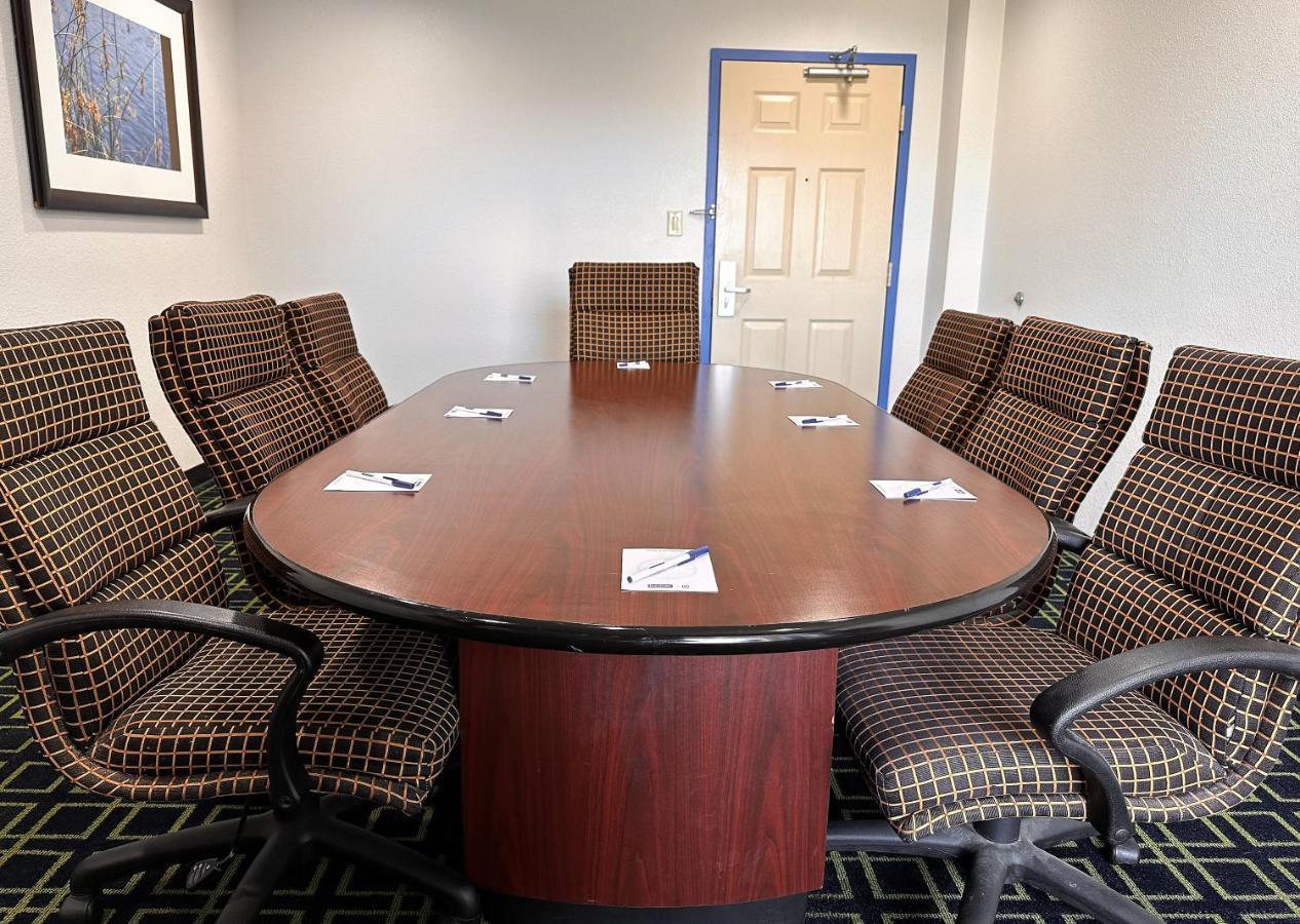 Travelodge By Wyndham Fort Wayne North Buitenkant foto