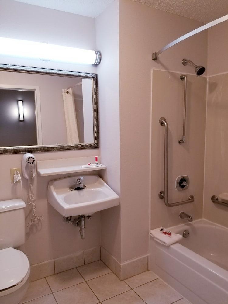 Travelodge By Wyndham Fort Wayne North Buitenkant foto