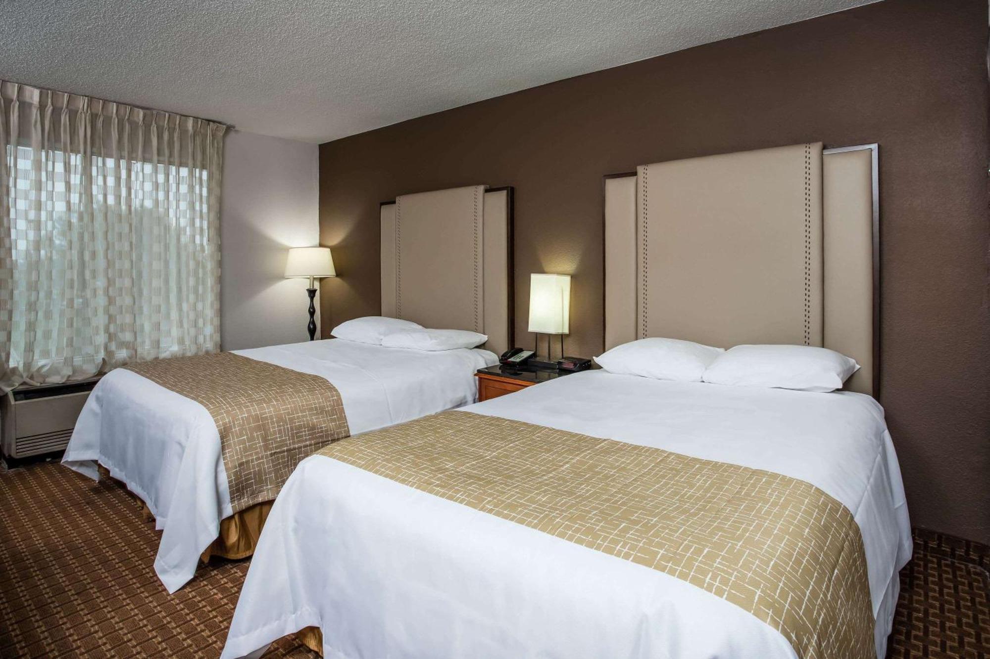 Travelodge By Wyndham Fort Wayne North Buitenkant foto